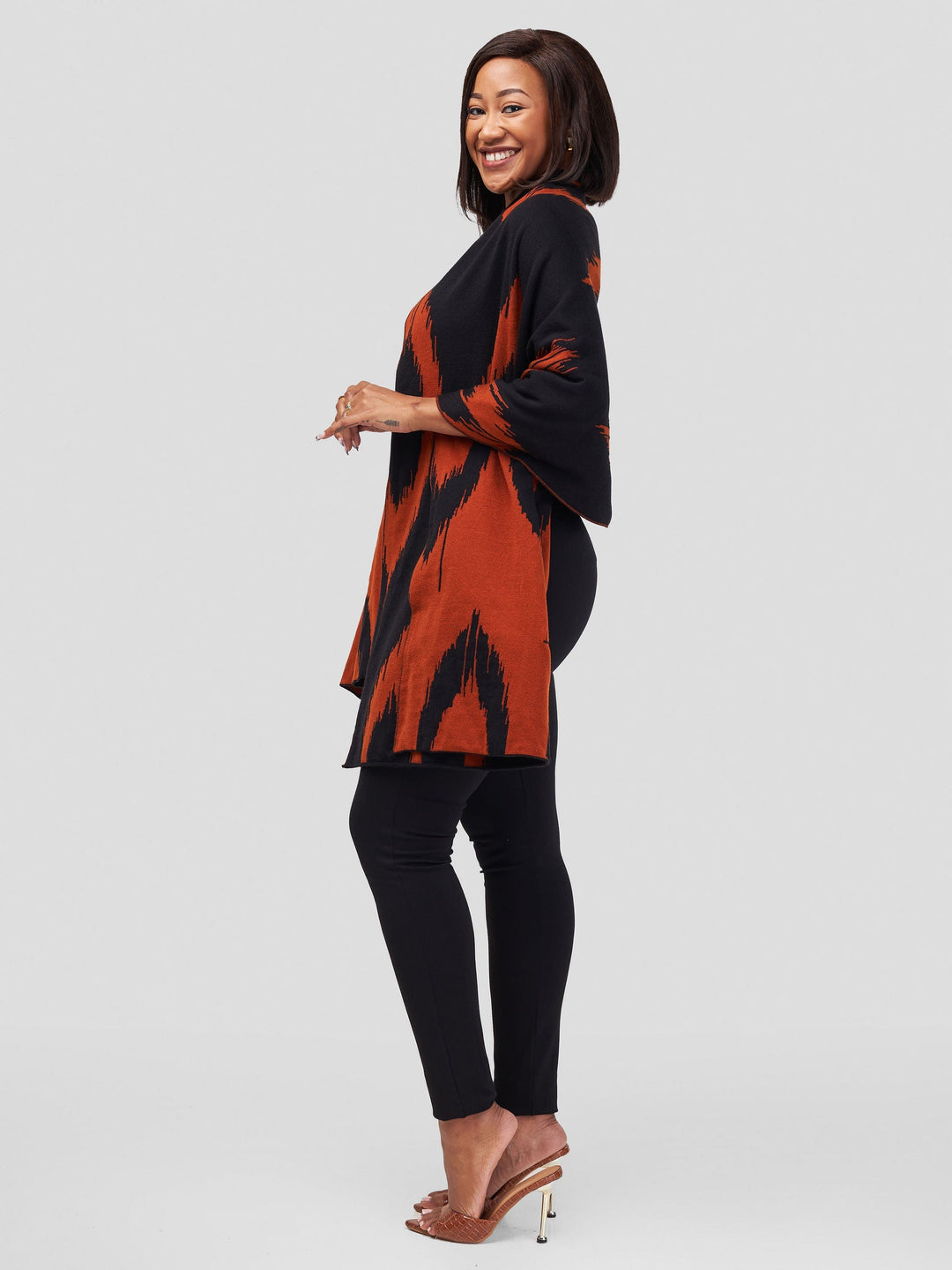 Vivo Reversible Shrug - Black / Rust Pete Print